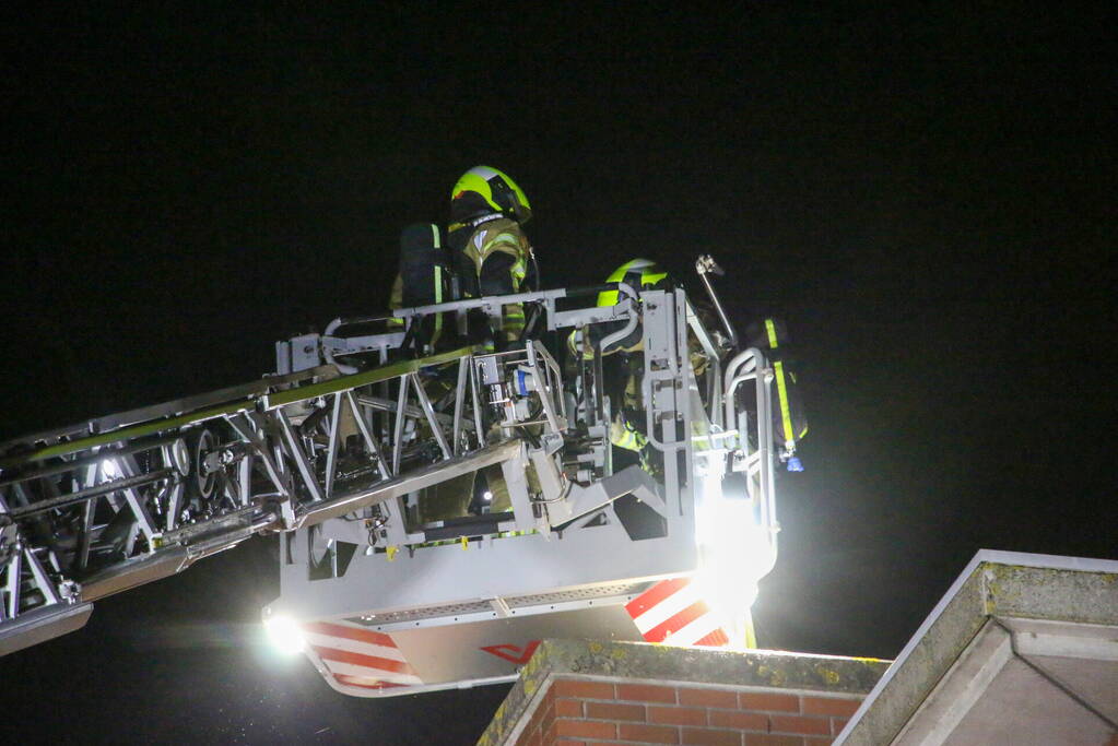 Brandweer dooft schoorsteenbrand