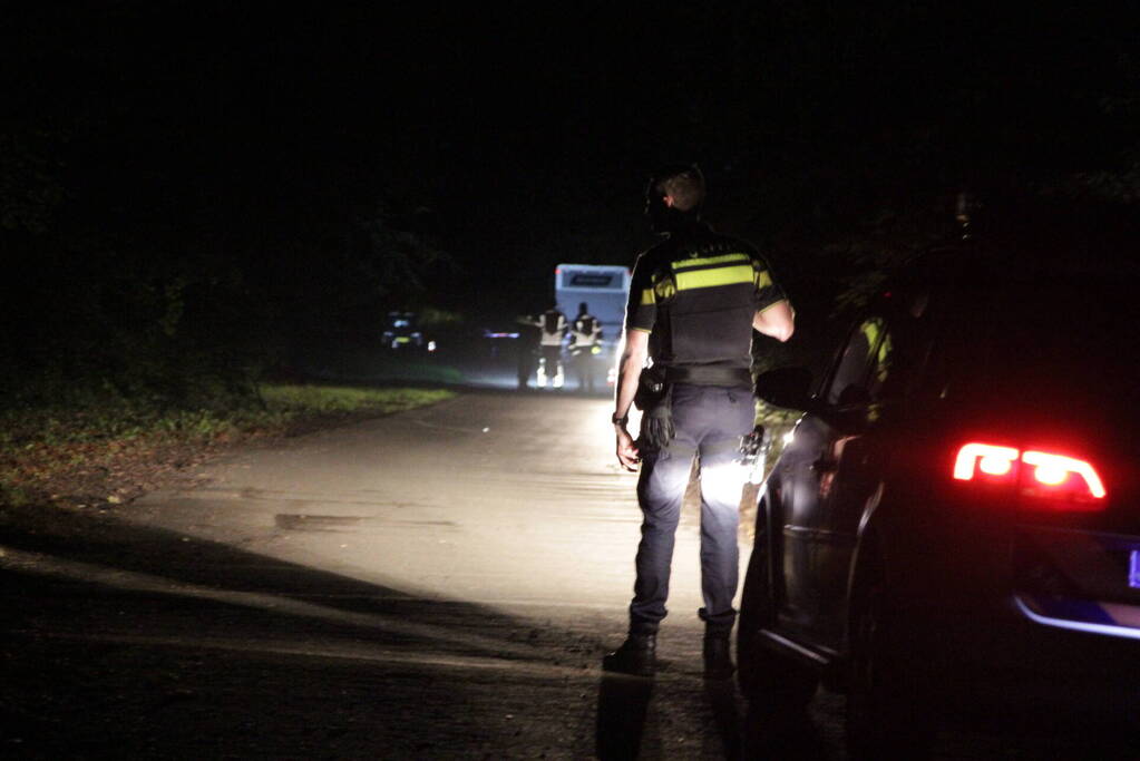 Politie doorzoekt weilanden en bosschages