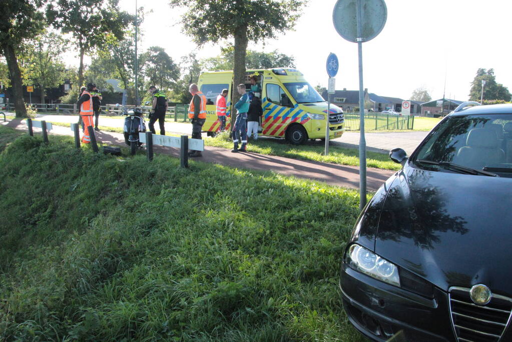 Aanrijding tussen auto en scooter