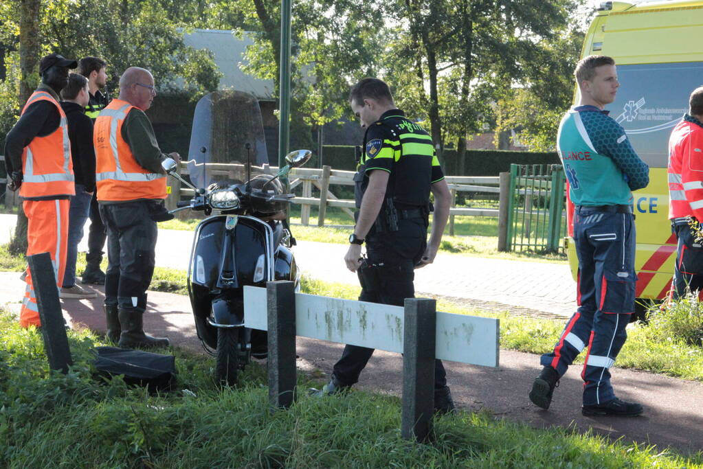 Aanrijding tussen auto en scooter