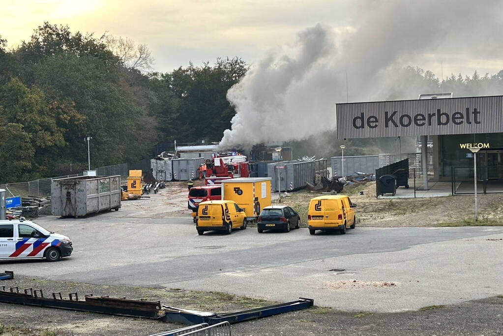 Flinke rookontwikkeling bij brand in voormalig zwembad