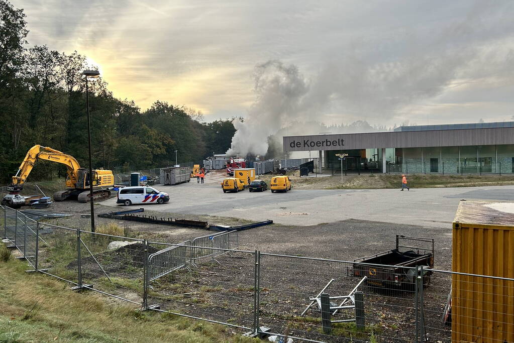 Flinke rookontwikkeling bij brand in voormalig zwembad