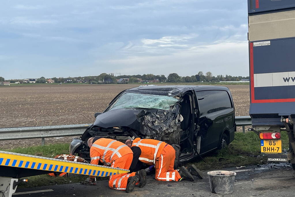 Persoon zwaargewond bij ernstig ongeval