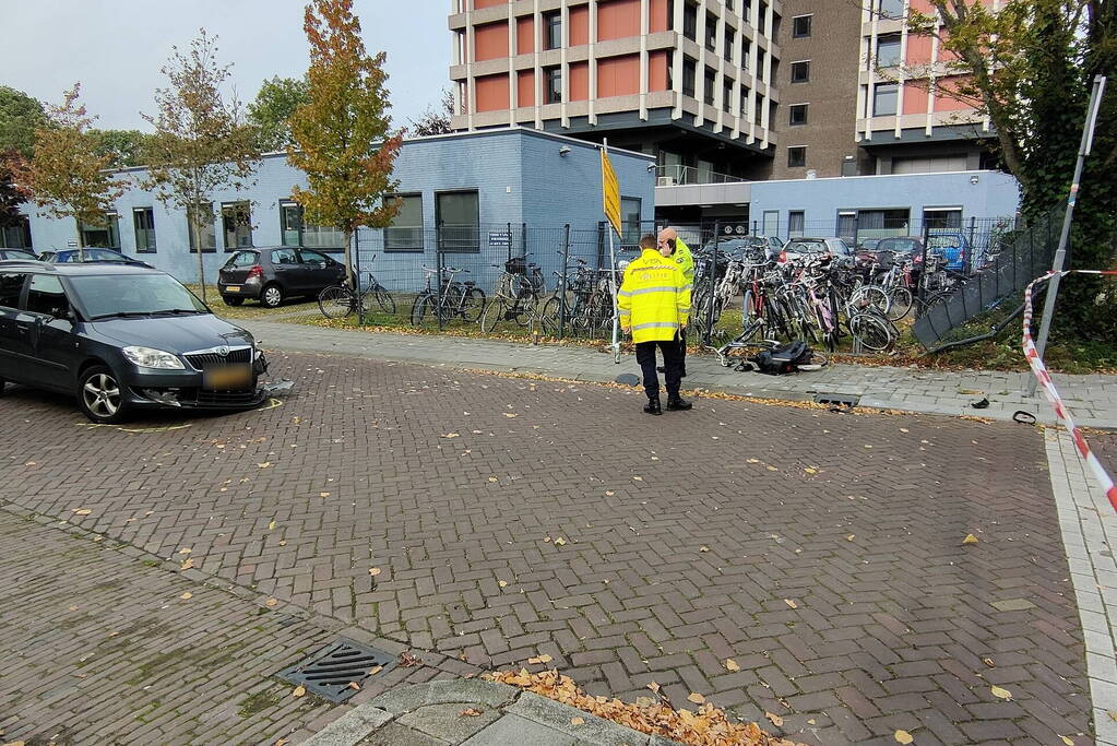 Politie verricht onderzoek nadat fietser geschept is