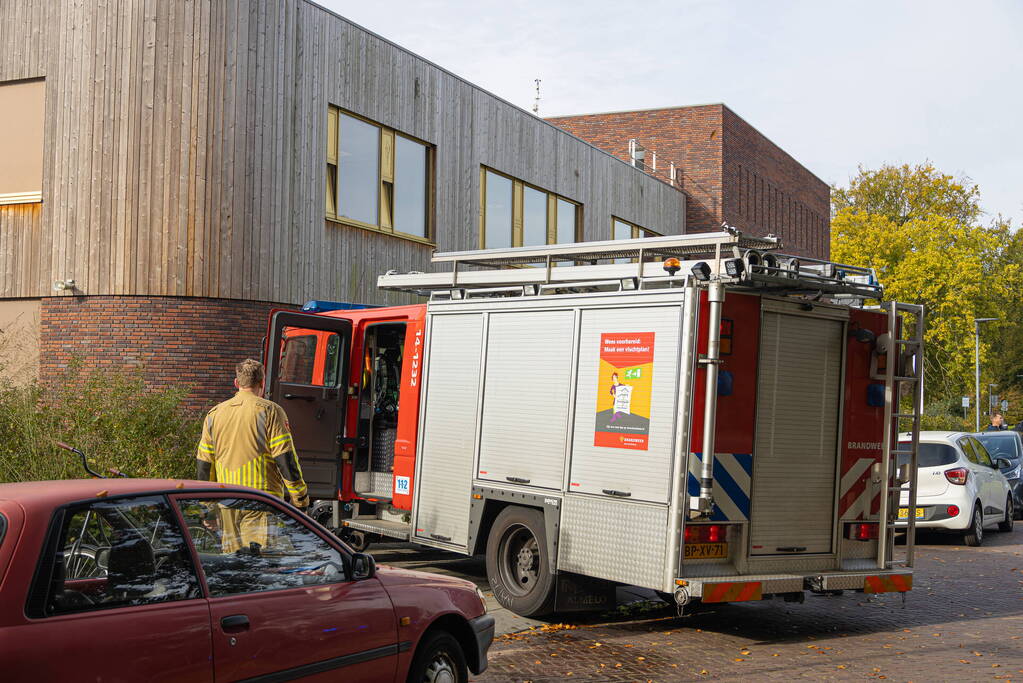 Stapelpapier vliegt in brand Yuverta college