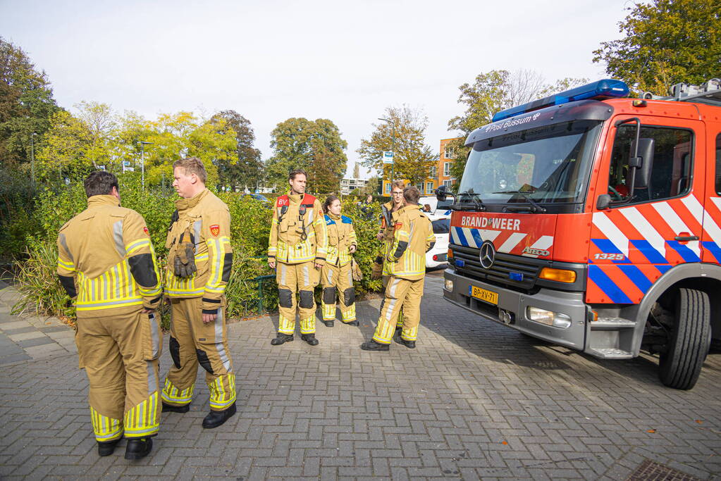 Stapelpapier vliegt in brand Yuverta college