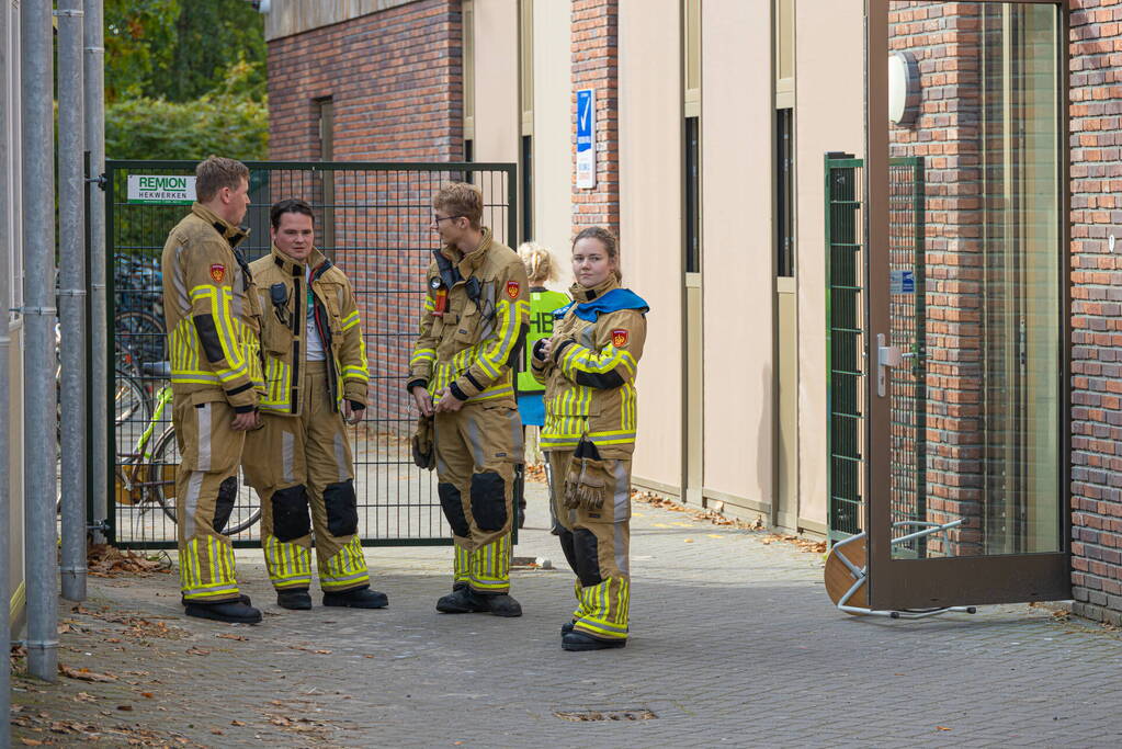 Stapelpapier vliegt in brand Yuverta college