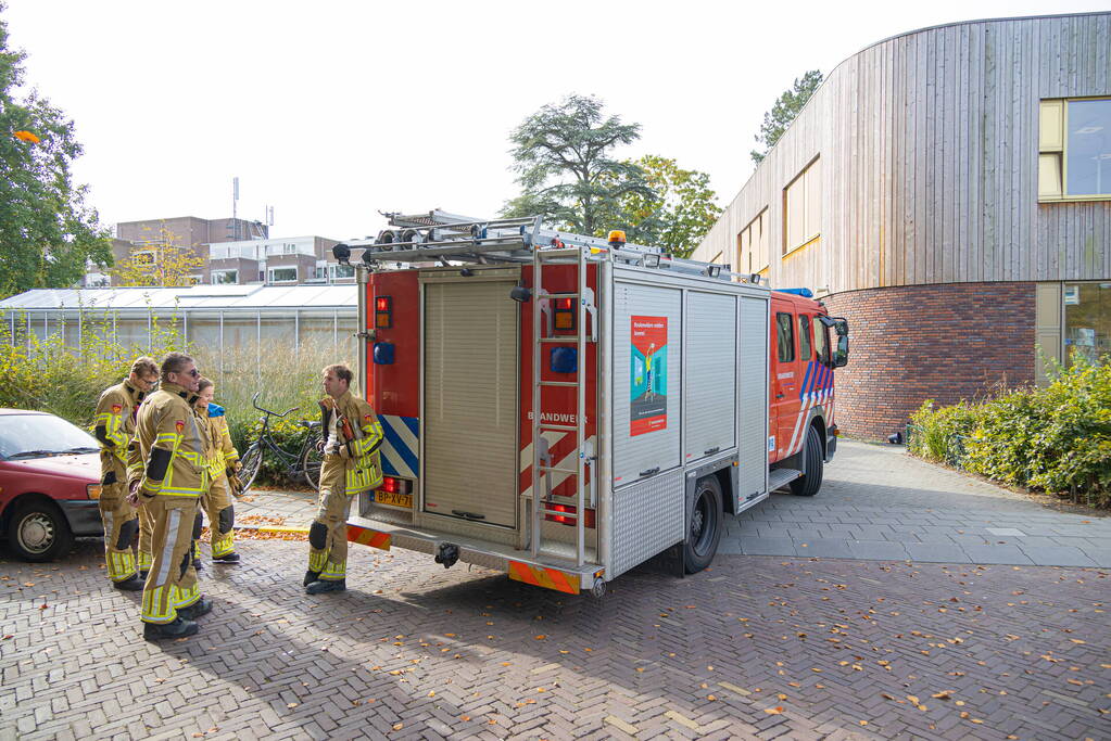 Stapelpapier vliegt in brand Yuverta college