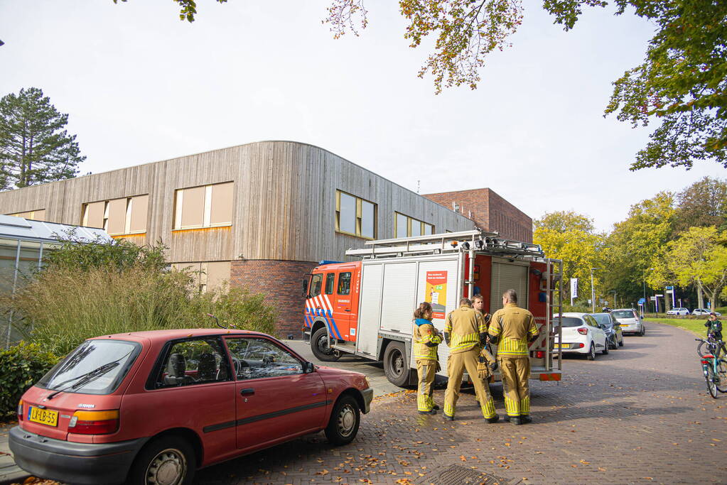 Stapelpapier vliegt in brand Yuverta college