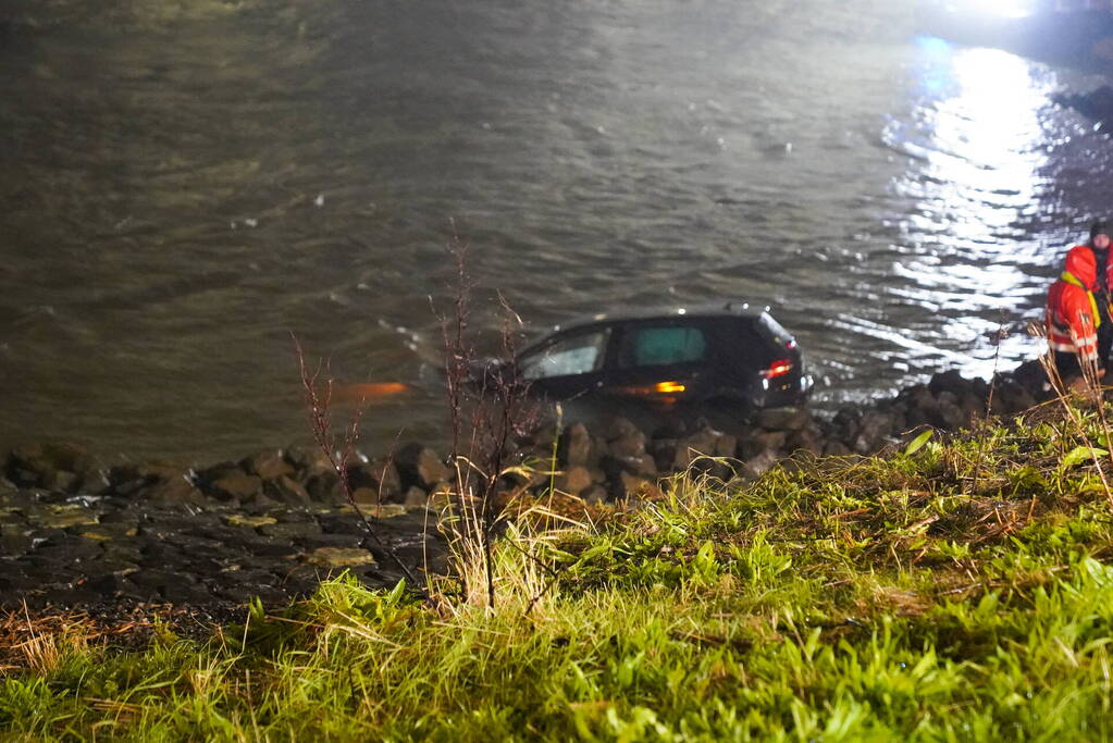 Trauma team ingezet voor Voertuig te water