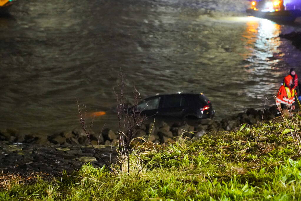 Trauma team ingezet voor Voertuig te water