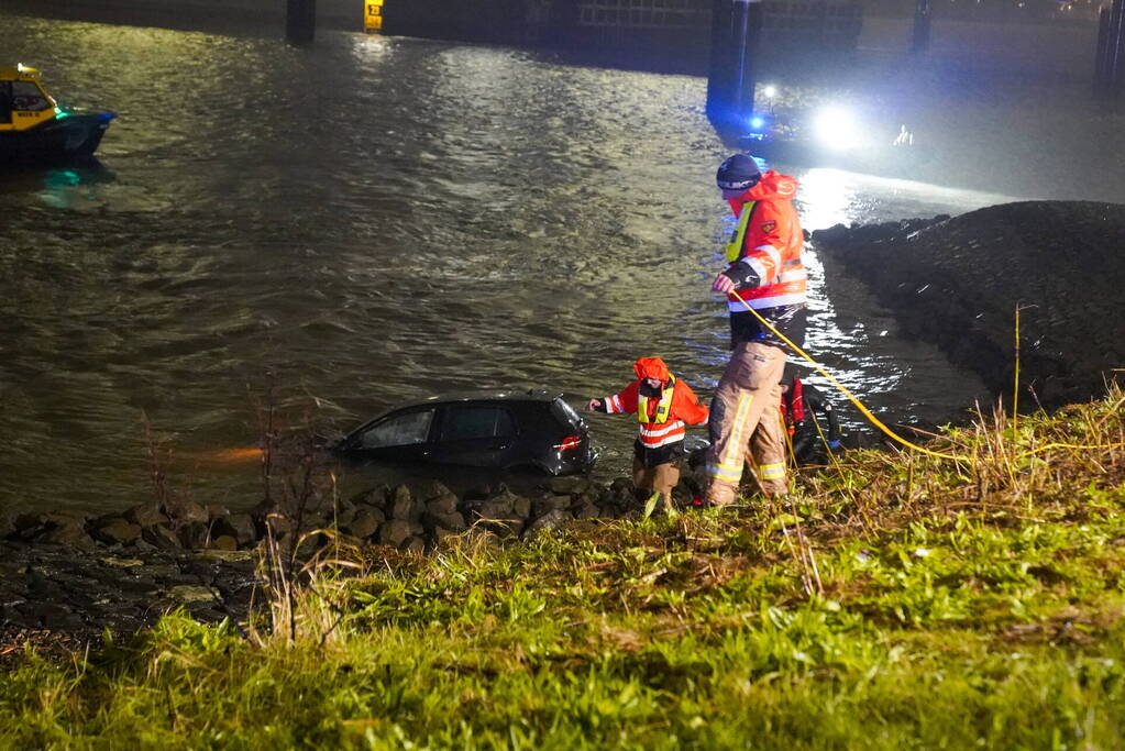 Trauma team ingezet voor Voertuig te water