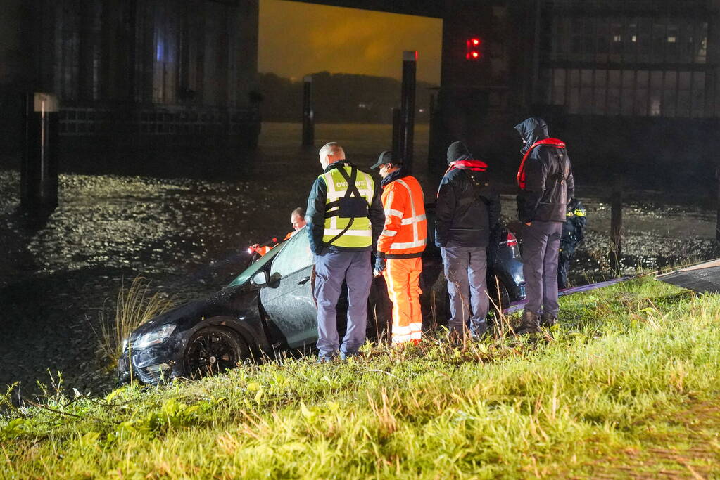 Trauma team ingezet voor Voertuig te water