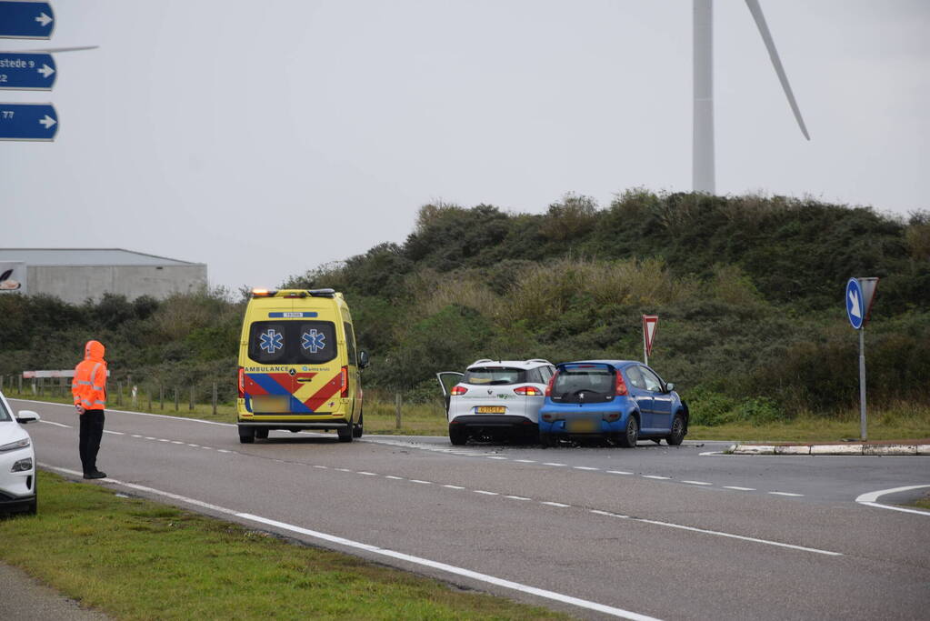 Veel schade bij aanrijding op T-splitsing