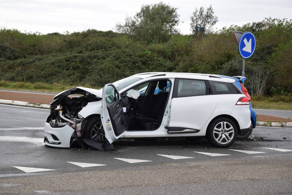 Veel schade bij aanrijding op T-splitsing