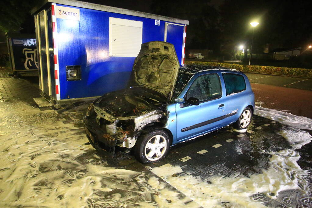 Auto gaat in vlammen op