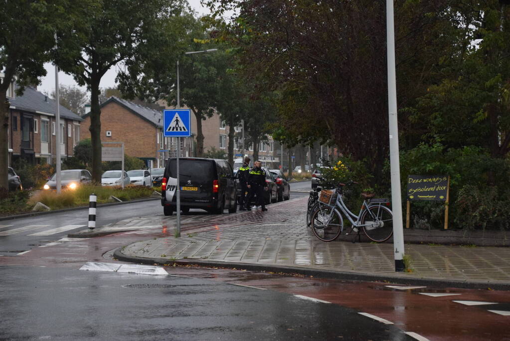 Bestuurder van bestelbus en fietser in botsing