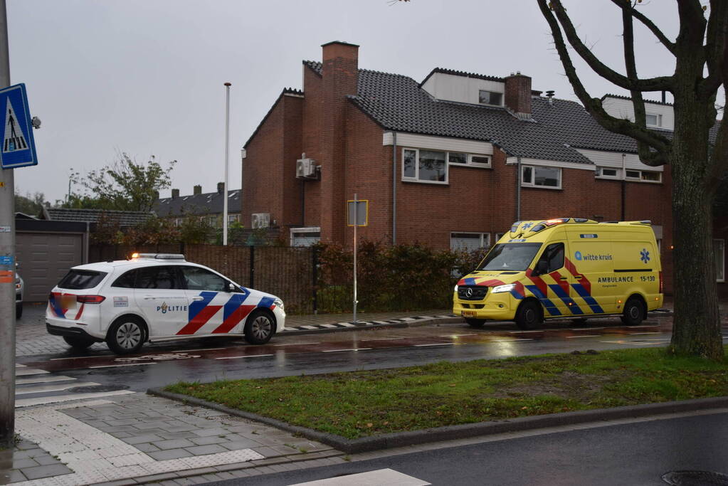 Bestuurder van bestelbus en fietser in botsing