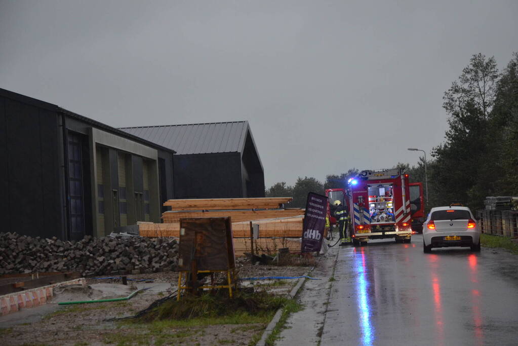 Brand in loods snel onder controle