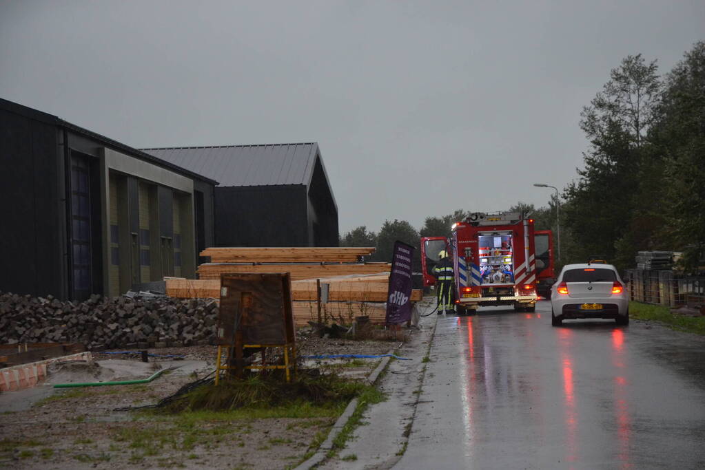 Brand in loods snel onder controle