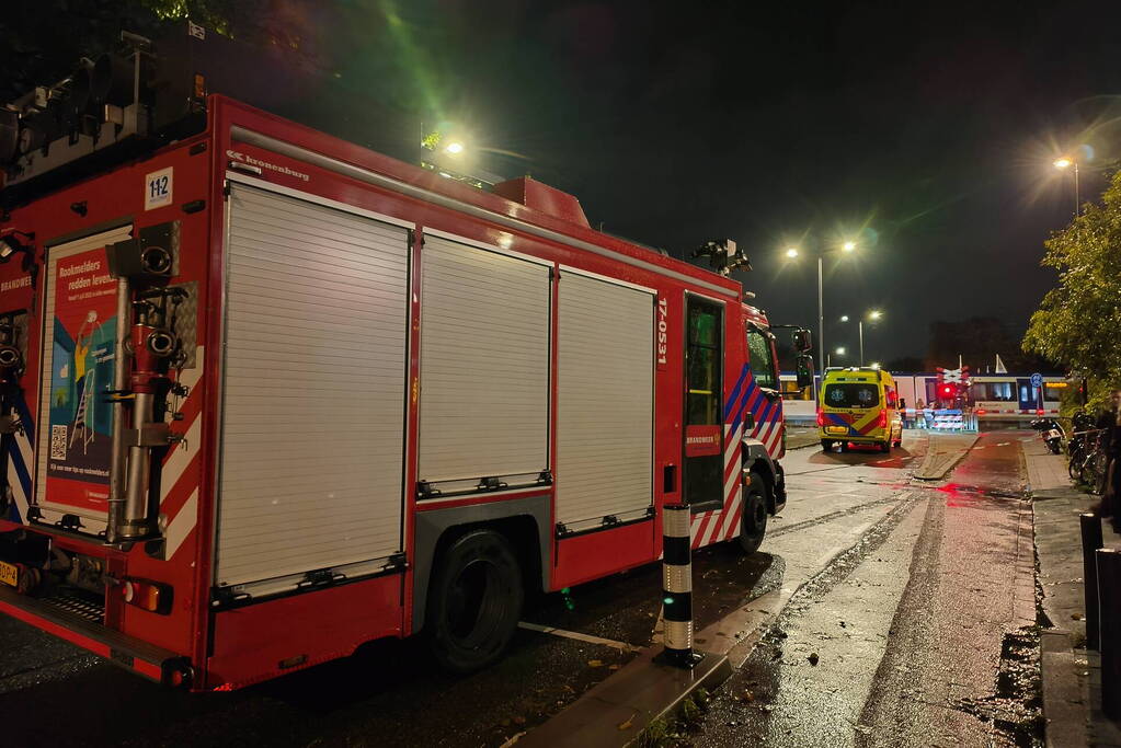 Metro ontruimd na aanrijding met persoon