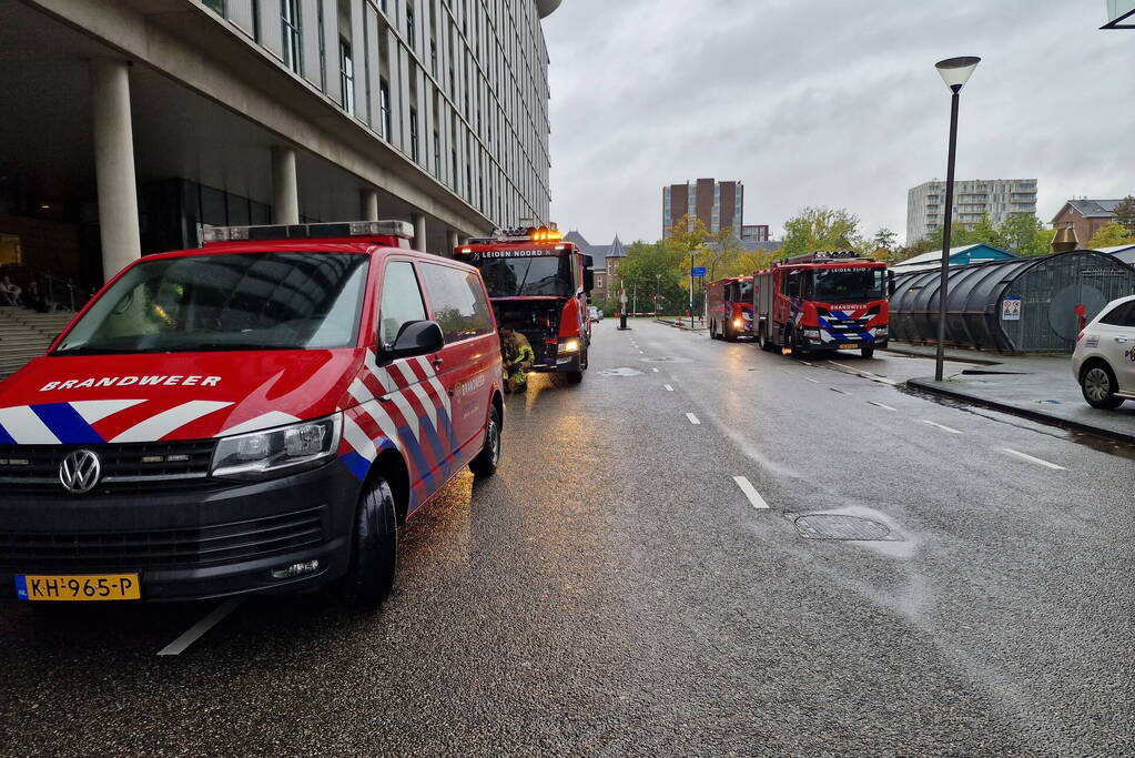 Onderzoek naar chemische reactie in laboratorium