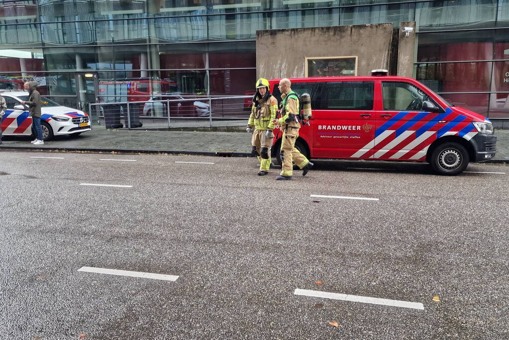 Onderzoek naar chemische reactie in laboratorium