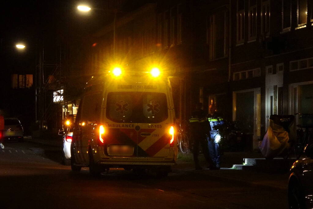 Gewonde bij steekincident in woning