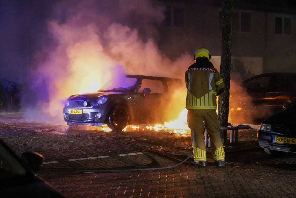 Veel schade bij autobrand