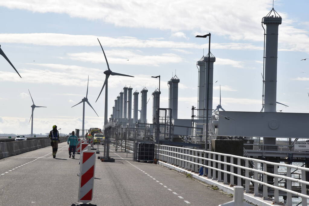 Grote zoekactie nadat stropers van Oosterscheldekering klimmen