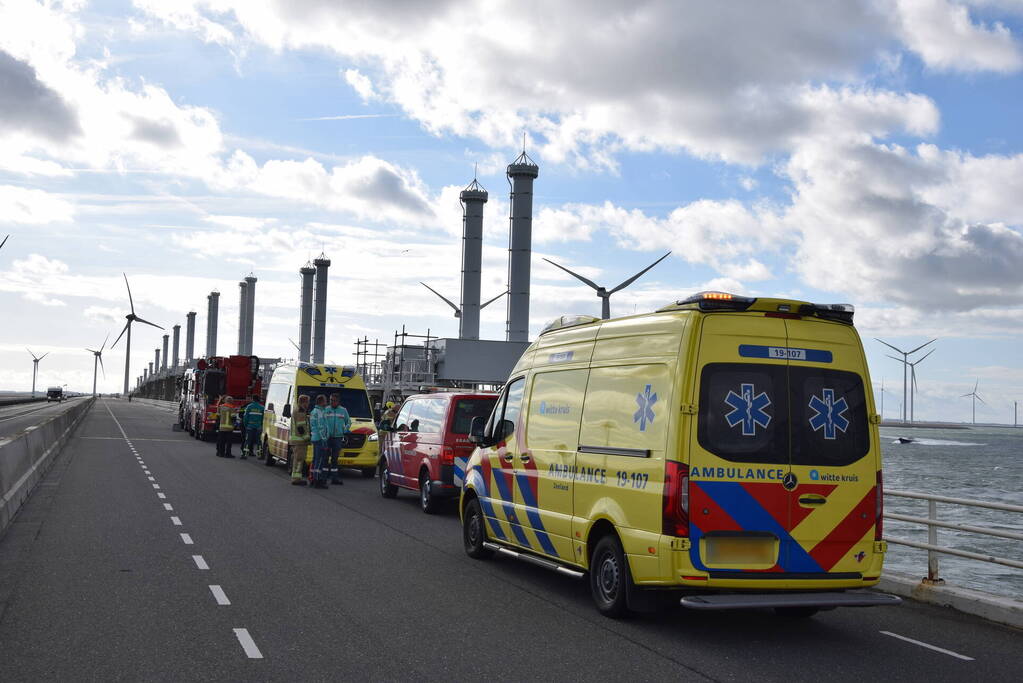 Grote zoekactie nadat stropers van Oosterscheldekering klimmen