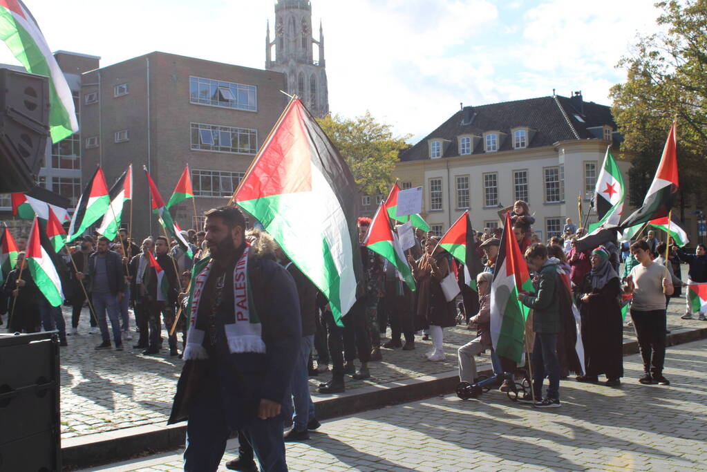 Pro Palestina demonstratie trekt veel mensen