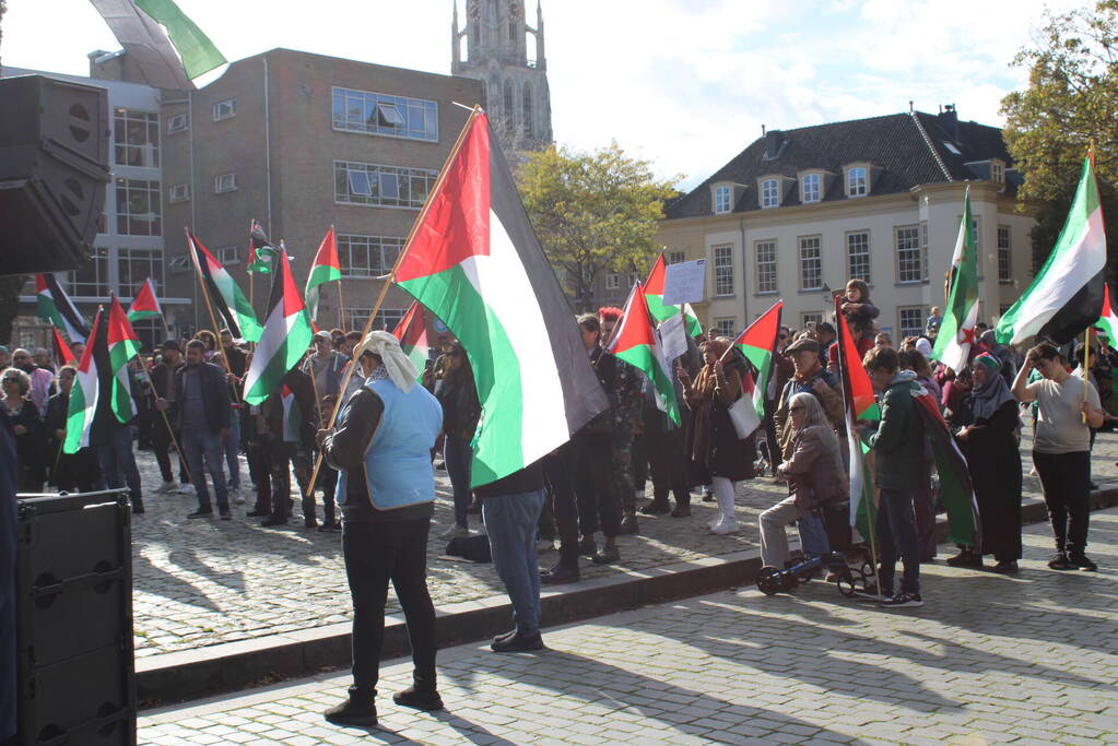 Pro Palestina demonstratie trekt veel mensen