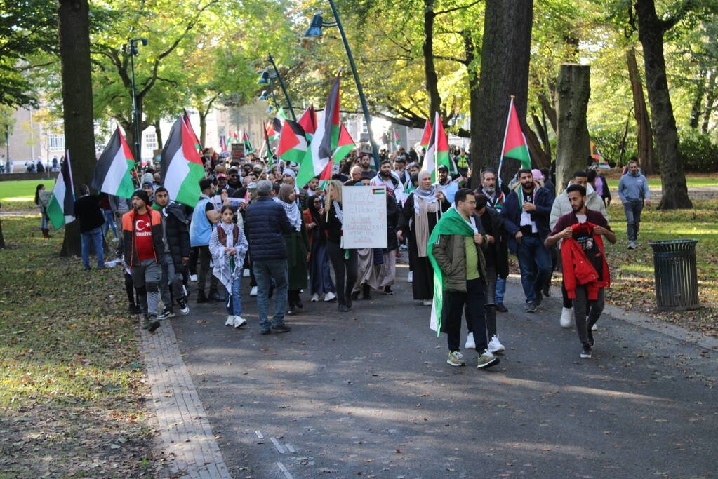 Pro Palestina demonstratie trekt veel mensen