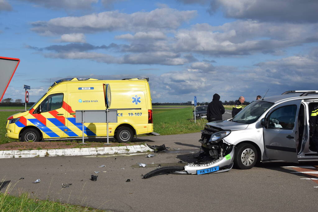 Flinke schade bij frontale botsing op kruising