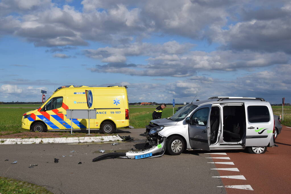 Flinke schade bij frontale botsing op kruising