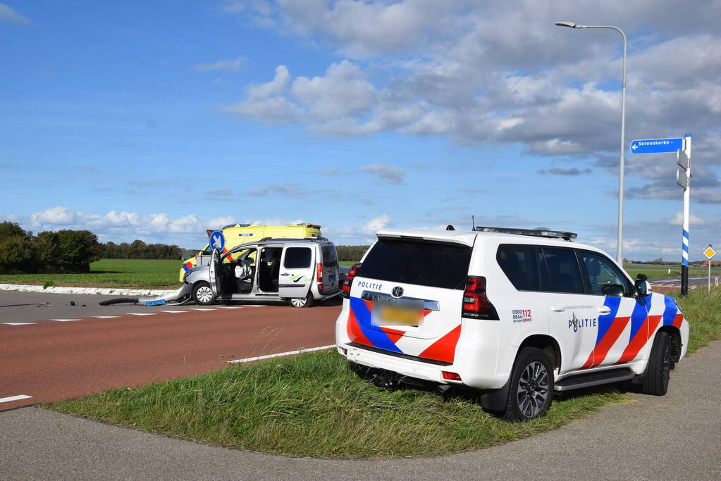 Flinke schade bij frontale botsing op kruising