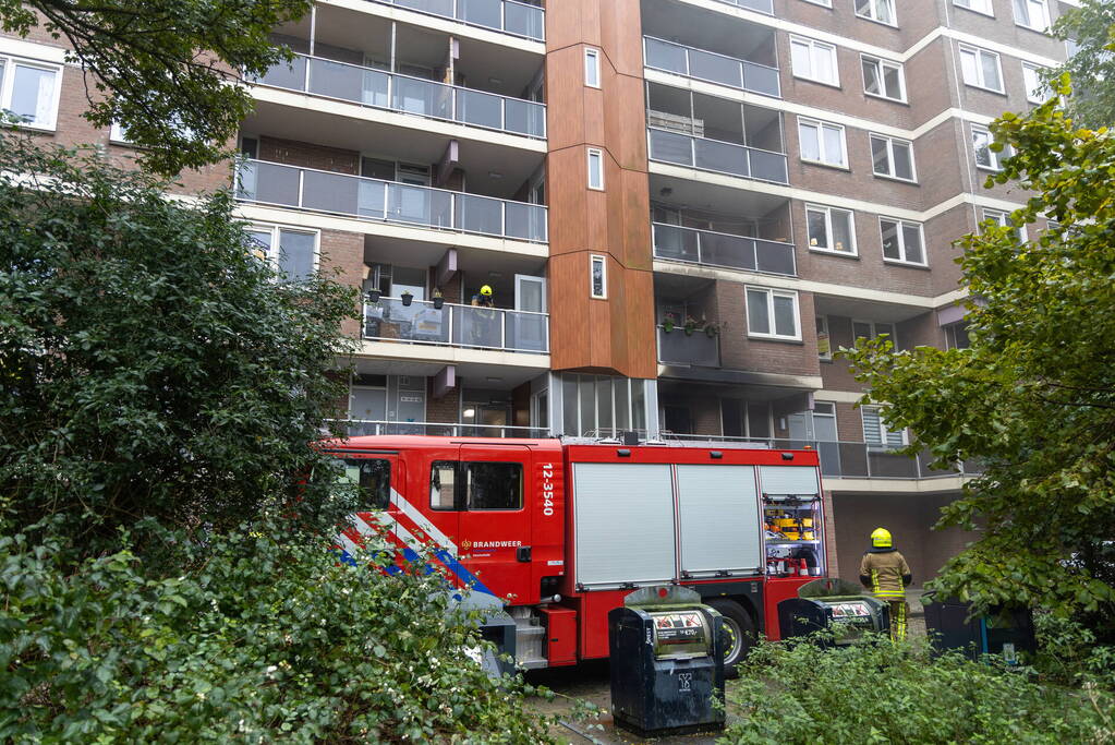 Persoon overleden bij woningbrand