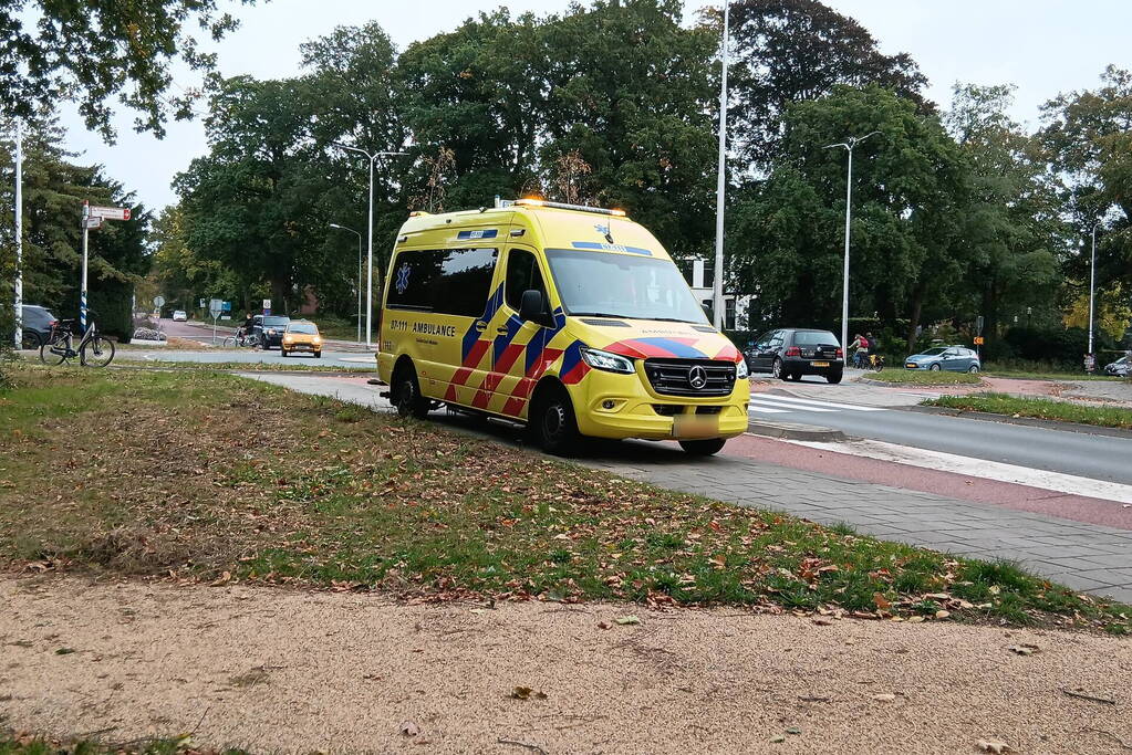 Fietser gewond bij harde val op rotonde