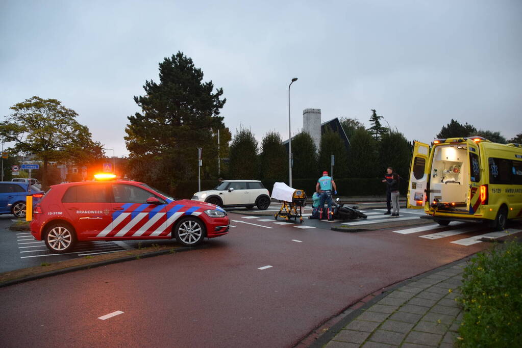 Scooter bestuurder gewond bij aanrijding