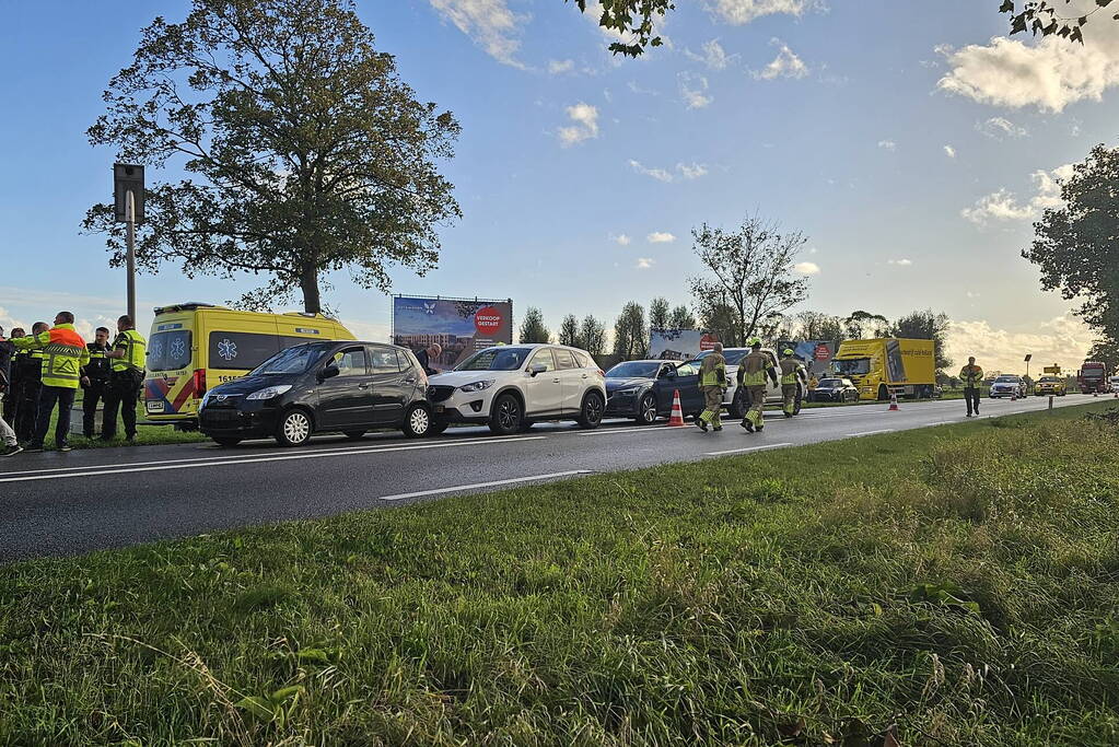 Meerdere auto's en vrachtwagen betrokken bij kettingbotsing