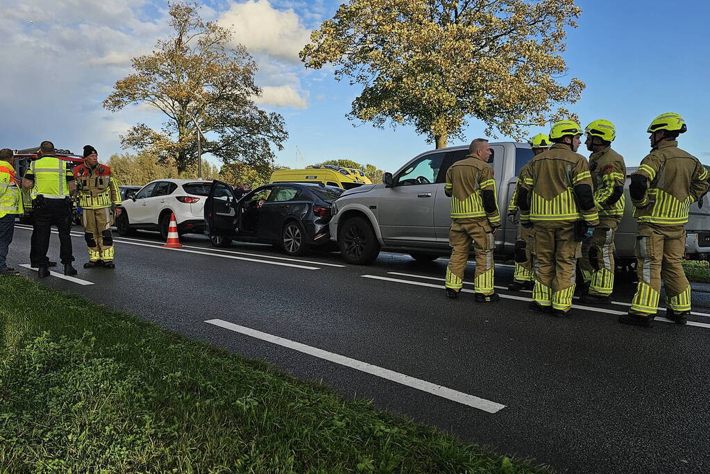 Meerdere auto's en vrachtwagen betrokken bij kettingbotsing