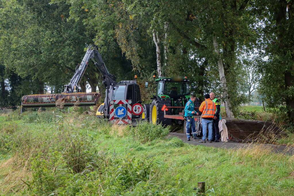 Fietser ernstig gewond bij botsing met stilstaande tractor