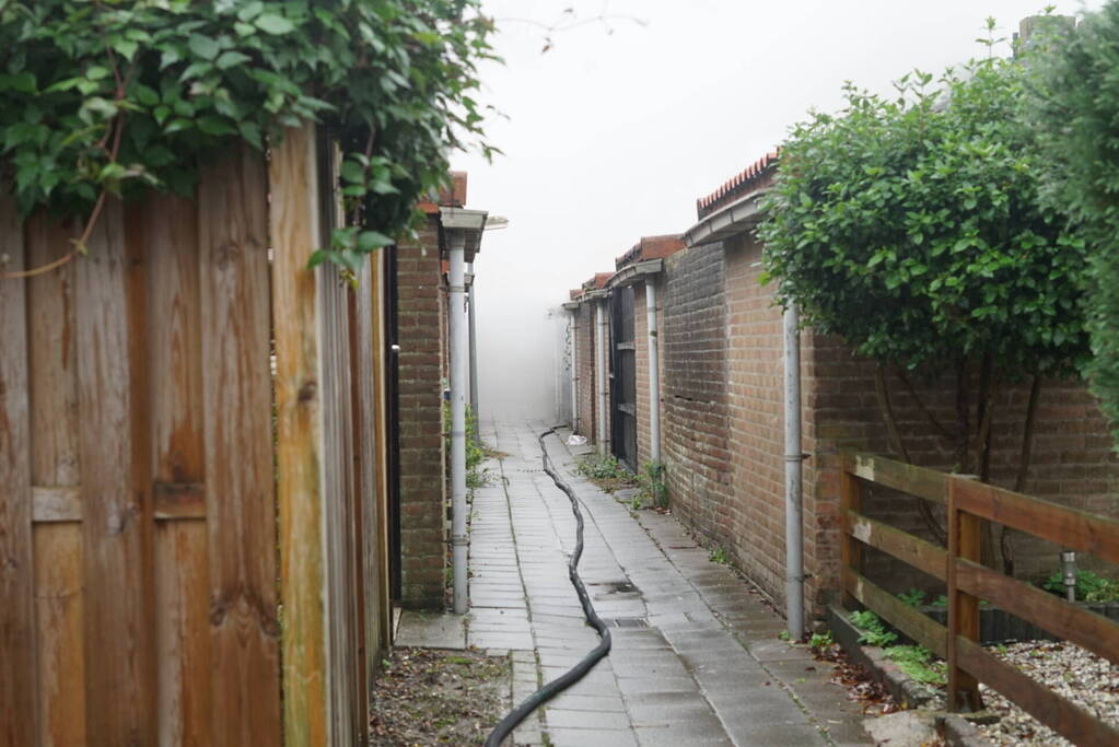 Veel rookontwikkeling bij brand in schuur