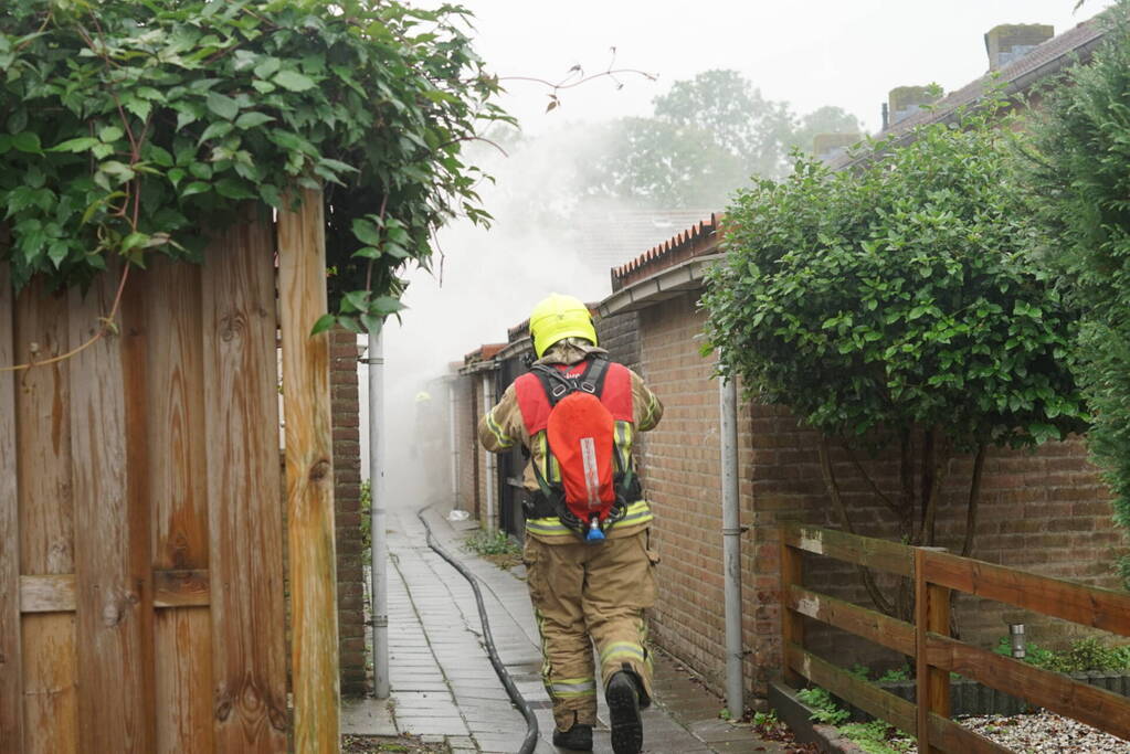 Veel rookontwikkeling bij brand in schuur