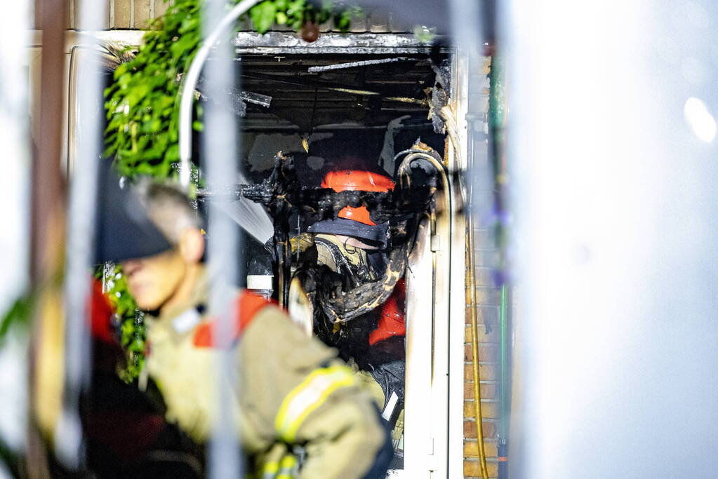 Meerdere personen gecontroleerd bij hevige woningbrand