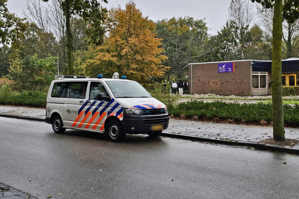 Veel politie ingezet bij melding vechtpartij op een school