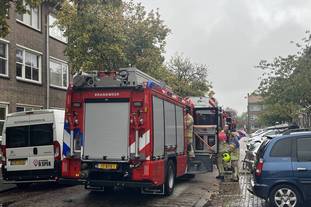 Brandweer doet onderzoek naar brandlucht