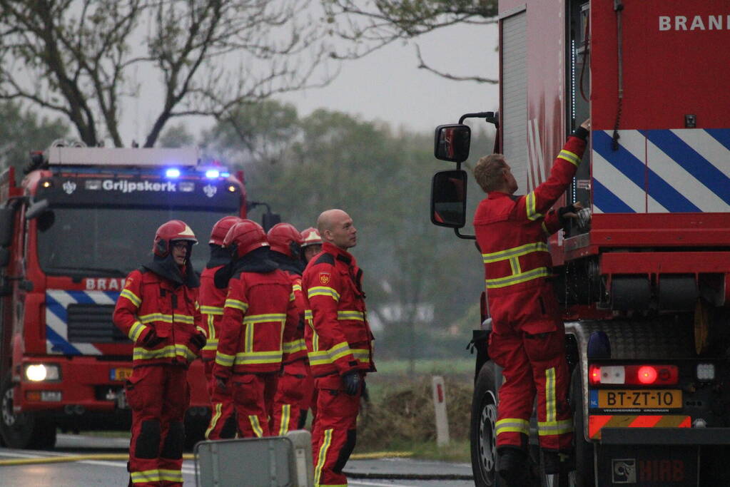 Brandende veegwagen geblust