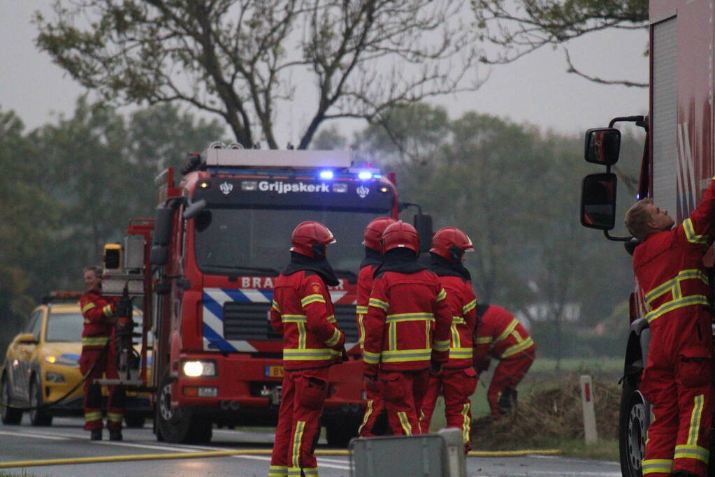 Brandende veegwagen geblust